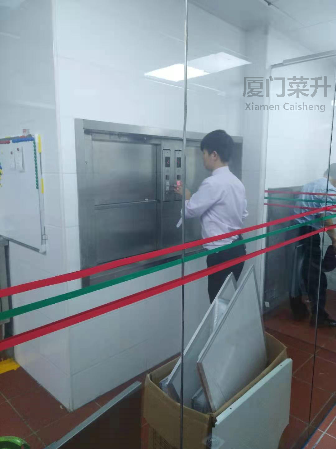 窗口式曳引款傳菜電梯 (11)