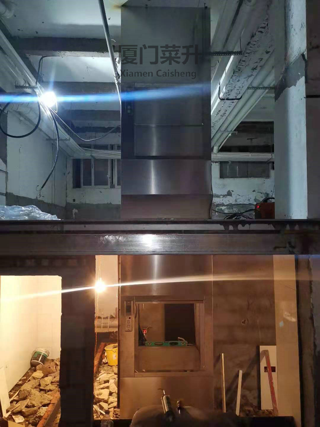 對(duì)開(kāi)式傳菜電梯